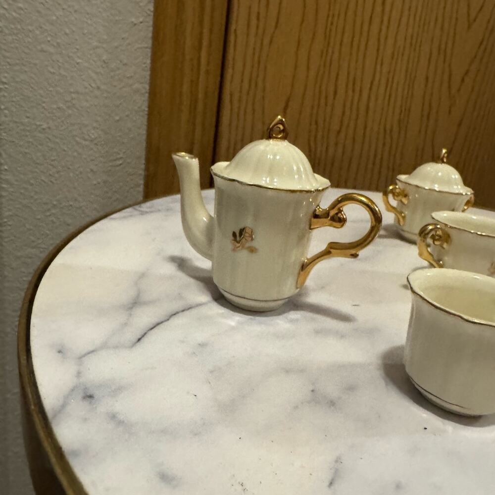 Lennox miniature tea set - missing one lid ! - Picture 3 of 12
